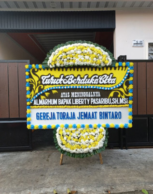 Papan Bunga Duka di Balai Naras
